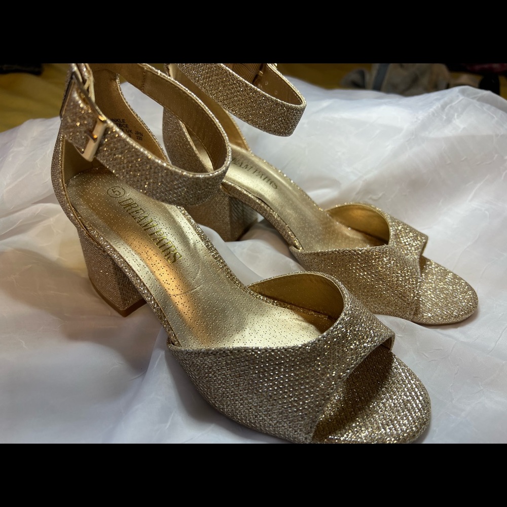 Size 5 gold sparkle block heel